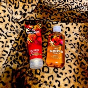 Bath & Body Works Signature Wild Madagascar Vanilla Body wash + Body cream